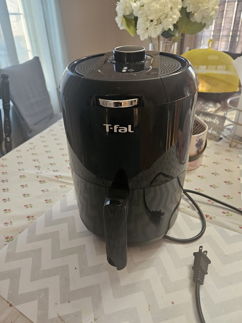 Black Digital Air Fryer - Compact Home Kitchen Cooker